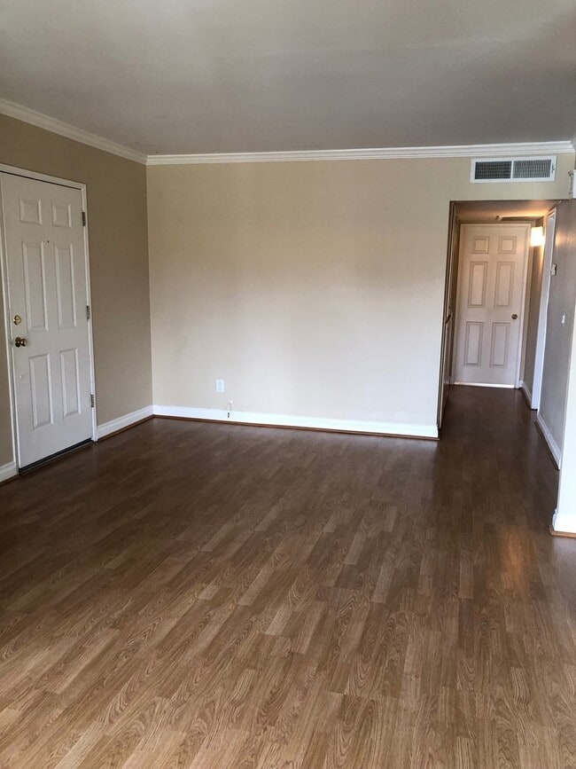 Building Photo - Near Parkway Plaza - 2 Bedrooms/2 Baths with Central Air Conditioning@ Sunterra