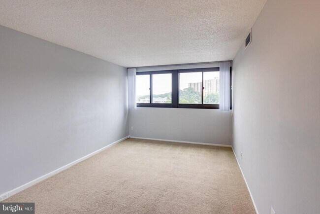 Building Photo - 5911 Edsall Rd