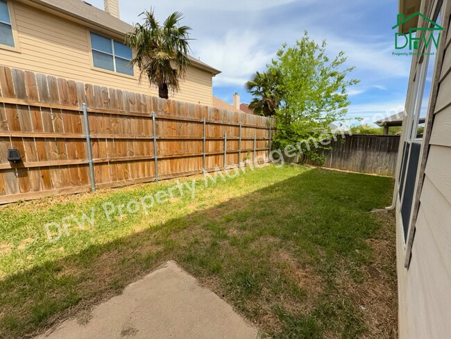 Building Photo - Elegant and Spacious 5-Bedroom Home for Lease in Fort Worth