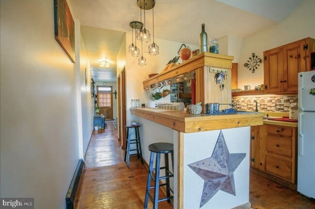 Building Photo - Nice 2 Bedroom 2 Bath Townhouse