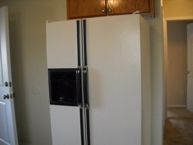 Building Photo - Palominas