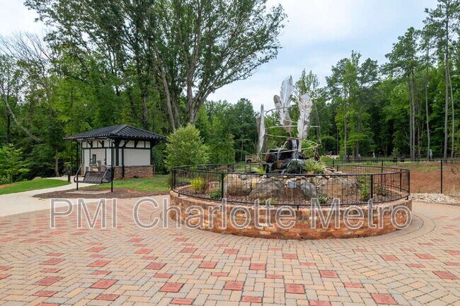 Building Photo - 2017 White Cedar Ln