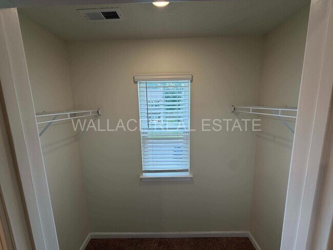 Building Photo - FIVE BEDROOM HOUSE IN FARRAGUT/HARDIN VALLEY AREA!!