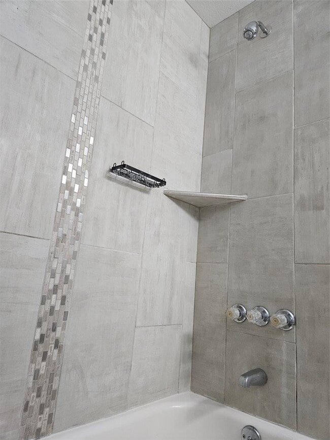 Building Photo - 2305 Cottonwood Dr