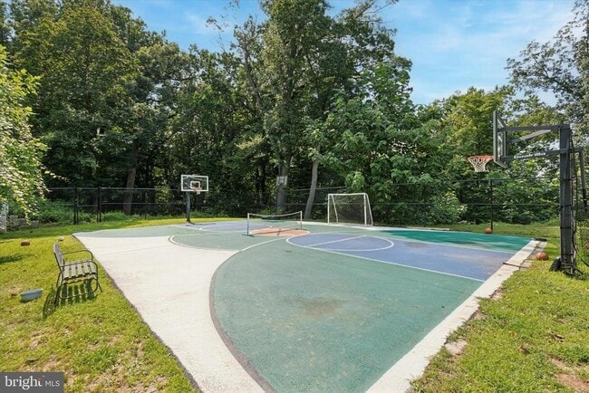 Building Photo - 1220 Valley Rd