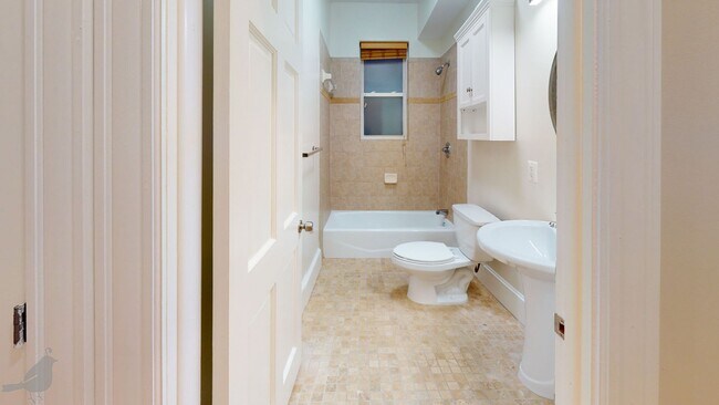 Building Photo - Renovated 2 Bedroom 2 Bath in Columbia Hei...