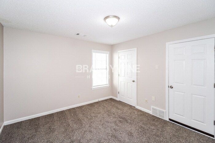Building Photo - 2376 Oak Springs Dr