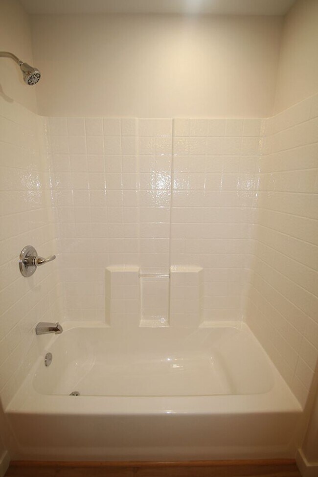 Building Photo - Caspian 3501 3-plex