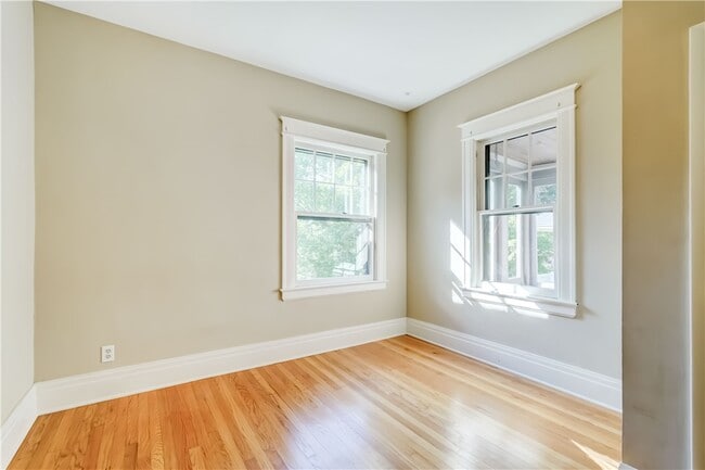 Building Photo - 294 Laburnam Crescent