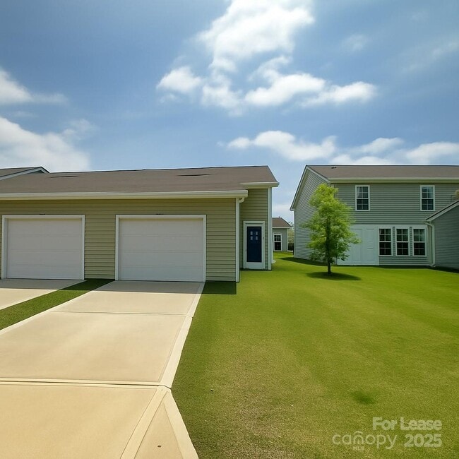 Building Photo - 15744 Country House St