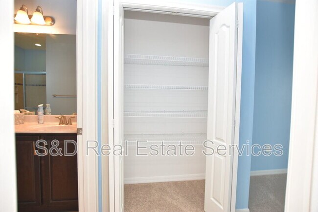 Building Photo - 5632 Aral Dr