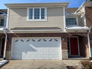 Building Photo - Shelby Twp - 3 Bedrooms, 2.5 Baths Townhouse, 2-Car Garage near Stony Creek Park