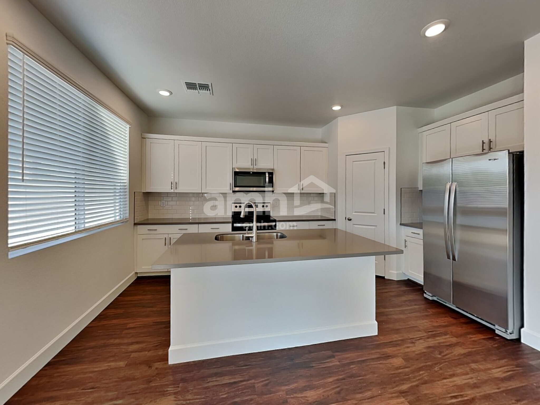 Building Photo - 4239 W St Charles Ave