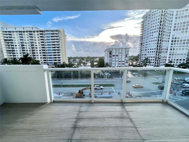 Building Photo - 5601 Collins Ave