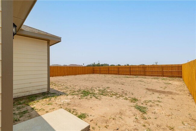 Building Photo - 405 Rio Red St