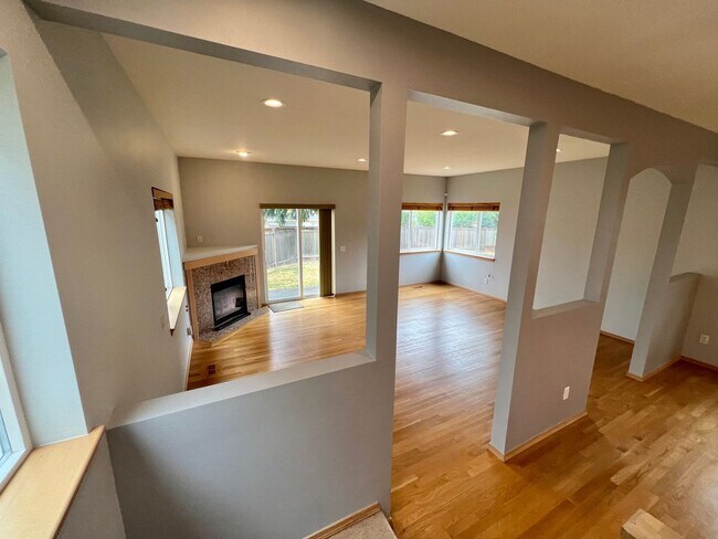 Building Photo - Greenwood Home