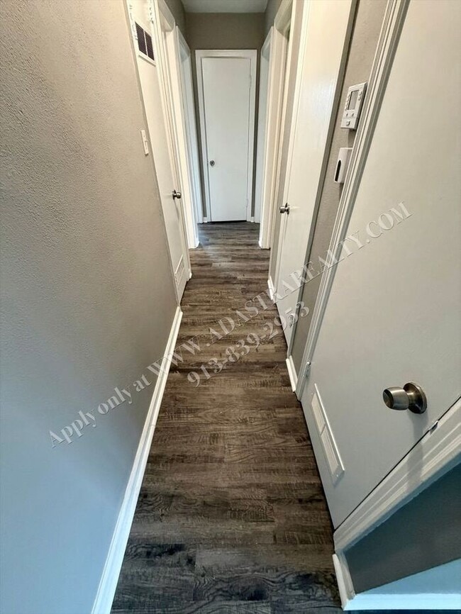 Building Photo - Cozy 3 Bed 1 Bath Home in Raytown-Available NOW!!