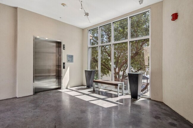 Building Photo - 2950 McKinney Ave