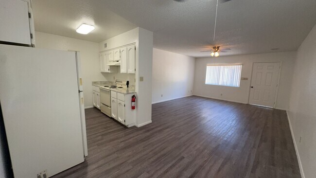 Building Photo - 12643 N 113th Ave