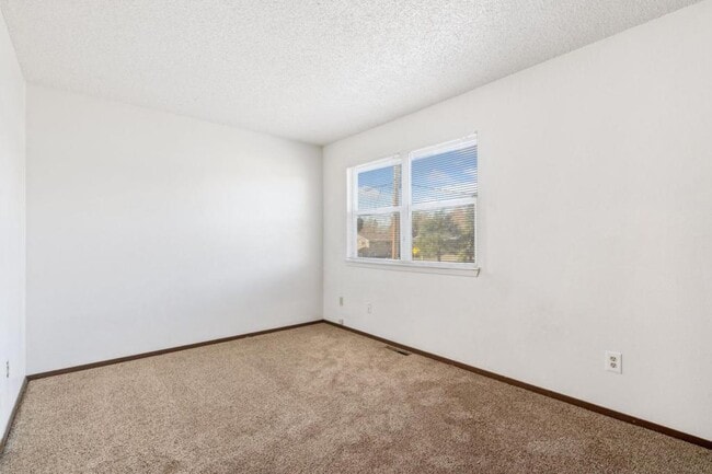 Building Photo - 906 Hersinger Pl