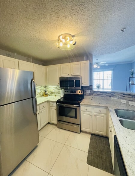 Kitchen - 501 Knights Run Ave