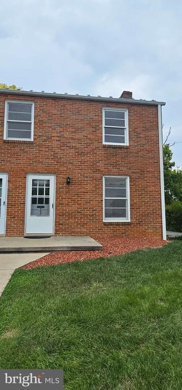 Building Photo - 230 E Whitlock Ave