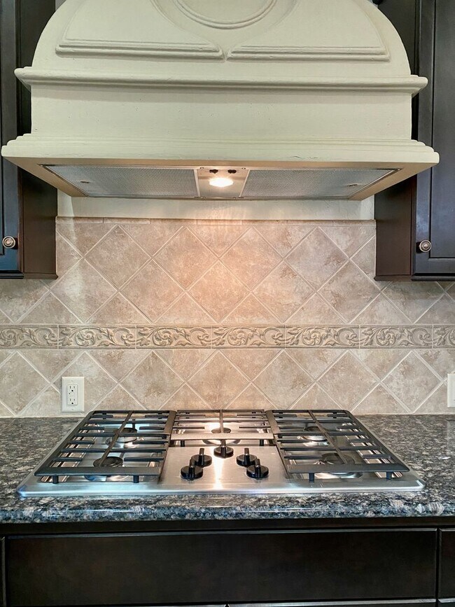 Building Photo - $3,150 Copper River, Beautiful 4 Bedroom -  E. Via Estrella Dr, Fresno / Gated Community