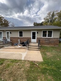 Building Photo - Charming 2 Bedroom 1 Bath Apartment in Dallastown Schools!