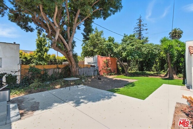 Building Photo - 2010 Glendon Ave
