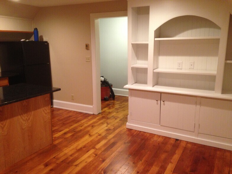 Primary Photo - 3233 Bingen Rd
