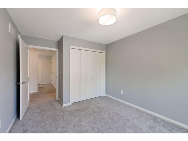 Building Photo - 10829 S Shore Dr