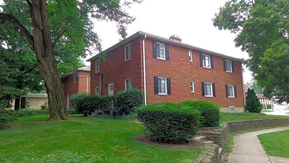 Building Photo - 2220 W Schantz Ave