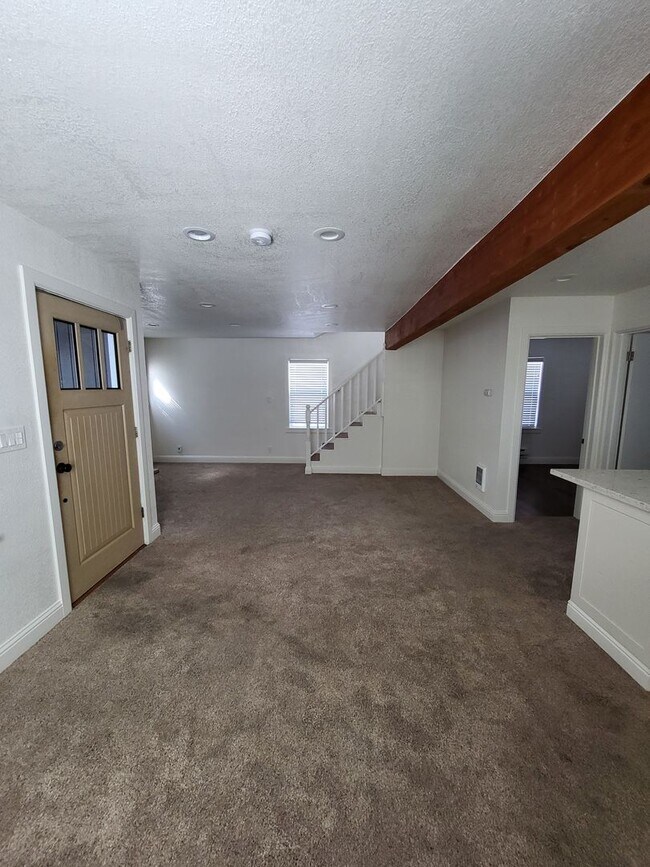 Building Photo - Dollhouse Style Home in El Sobrante