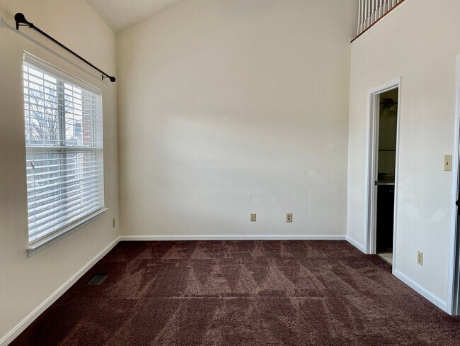 Building Photo - BEAUTIFUL THREE LEVEL TOWNHOME IN NORTH STAFFORD!