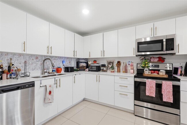 Building Photo - 25847 SW 145th Ave