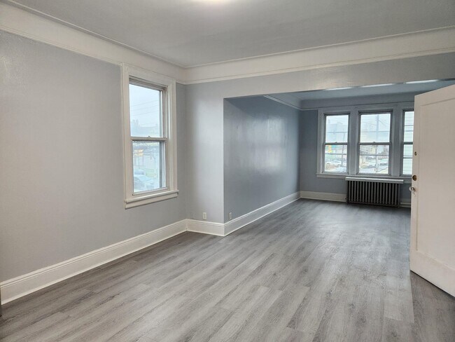 Building Photo - 143 W 33rd St