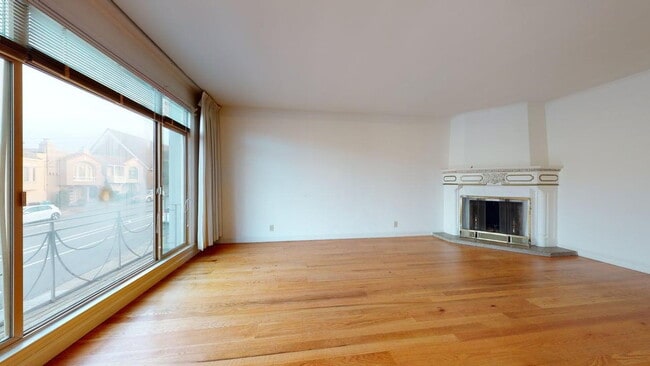 Building Photo - Flexible 4BD/3BA Home w/ Bonus Private Suite – Steps to Taraval Shops