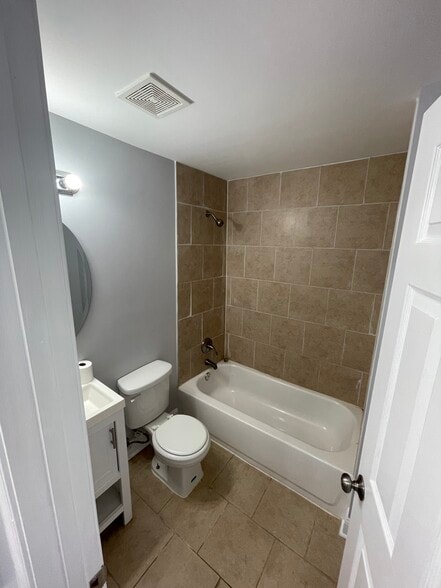Bathroom - 1116 Homewood Ave
