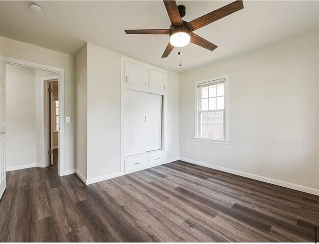 Building Photo - 2813 Pembroke Terrace