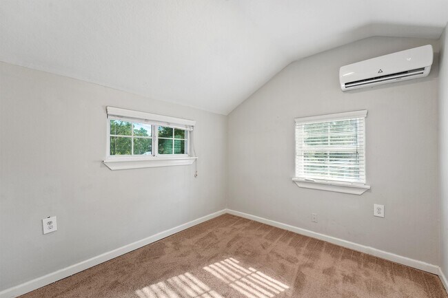 Building Photo - 16730 Springfield Dr