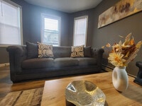 Building Photo - 30 Maynard St