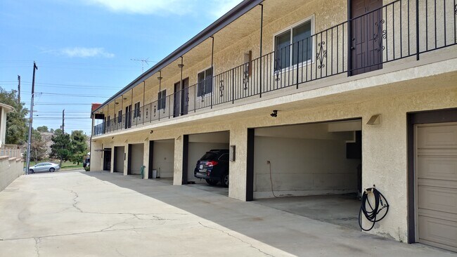 Primary Photo - 508 W Imperial Ave