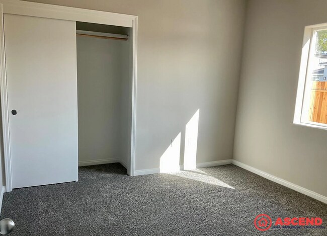 Building Photo - Spacious 4-Bedroom, 2-Bath Home with Fireplace, Garage & Full Appliances — No Pets