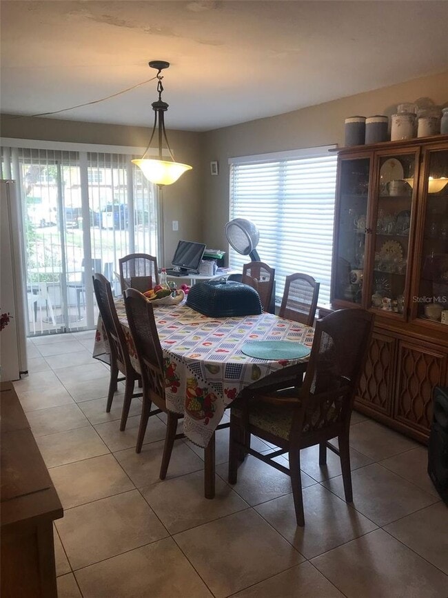 Building Photo - Cozy 4 bedroom end unit | Pet friendly!! | Central Sarasota near downtown and beaches