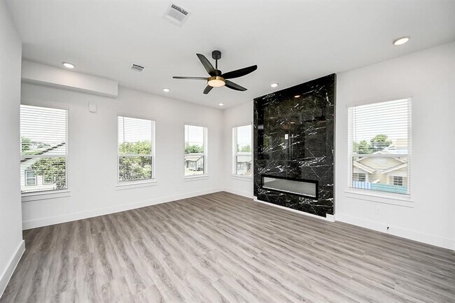 Building Photo - 3604 Runnels St