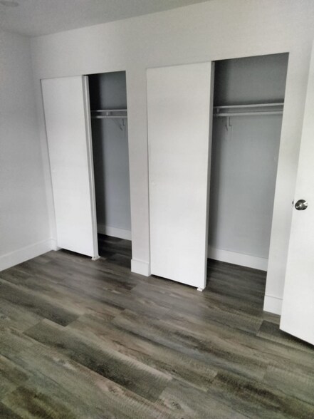 Building Photo - 10395 N Kendall Dr