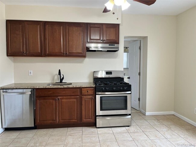 Building Photo - 400 Jericho Tpke