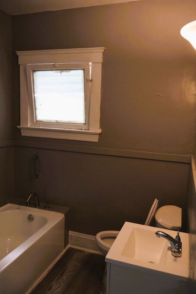 Building Photo - 6812 Whitney Ave