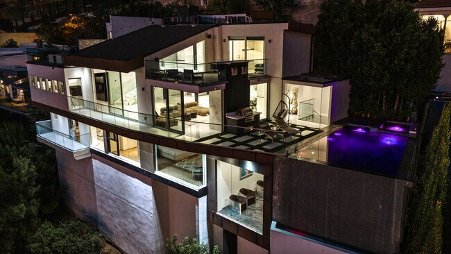 Building Photo - 1623 Viewmont Dr