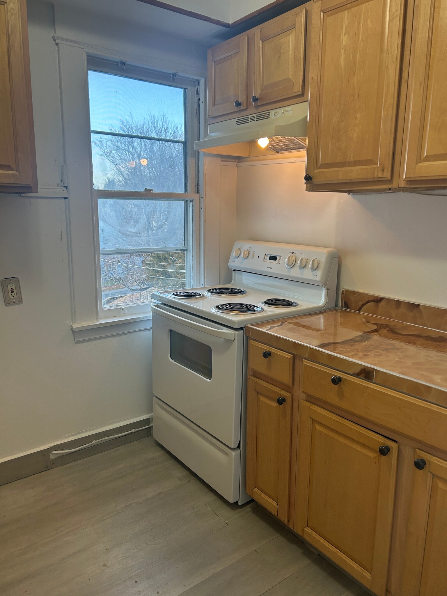 Kitchen - 214 Oak St